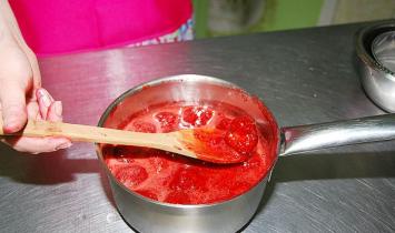 Housekeeping secrets: what to do if the jam is moldy